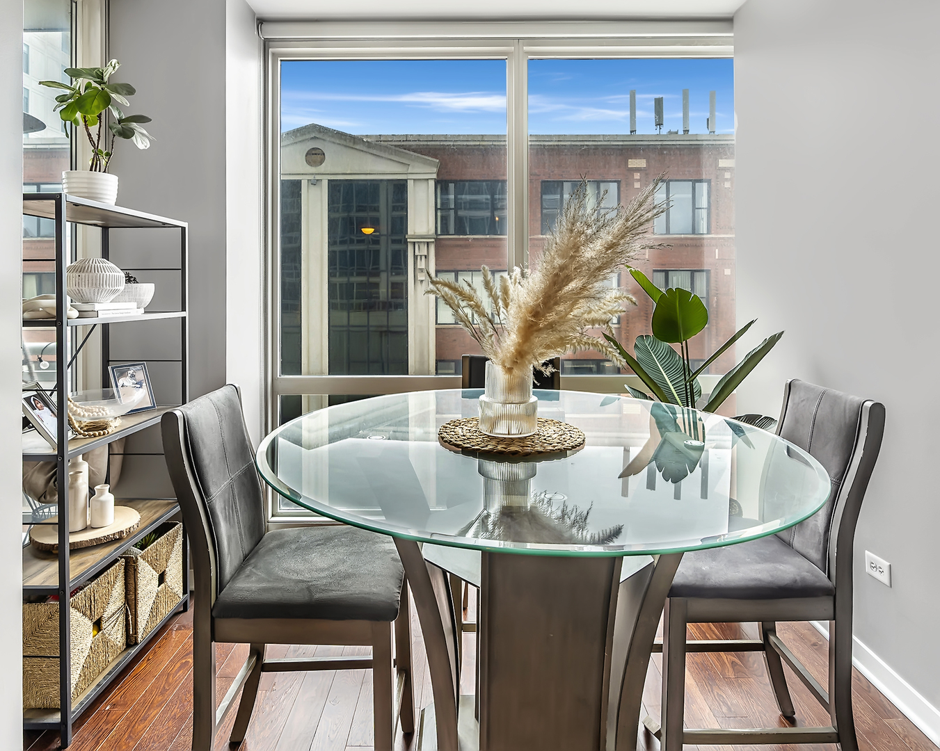 757 N Orleans Street 610