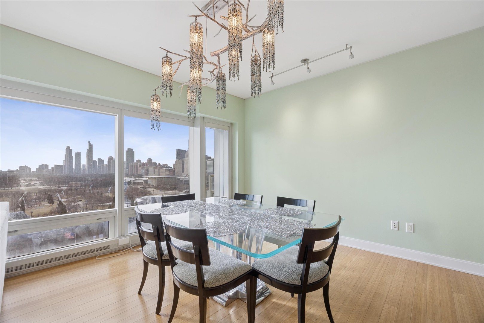 340 E RANDOLPH Street 905