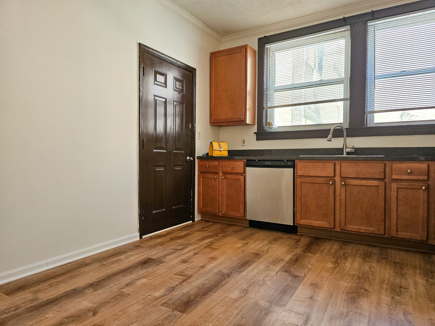 1060 W GRANVILLE Avenue 28