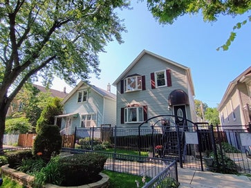 2516 W Lyndale Street Chicago IL 60647