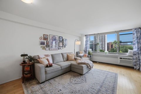 Tiny photo for 555 W Cornelia Avenue #1002, Chicago, IL 60657 (MLS # 12770986)