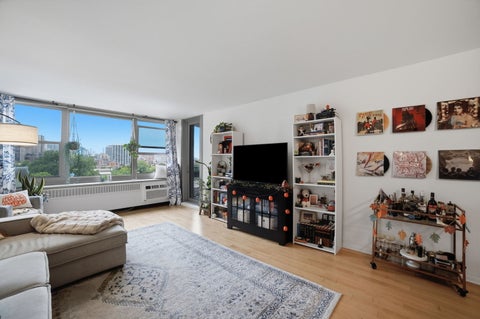 Tiny photo for 555 W Cornelia Avenue #1002, Chicago, IL 60657 (MLS # 12770986)