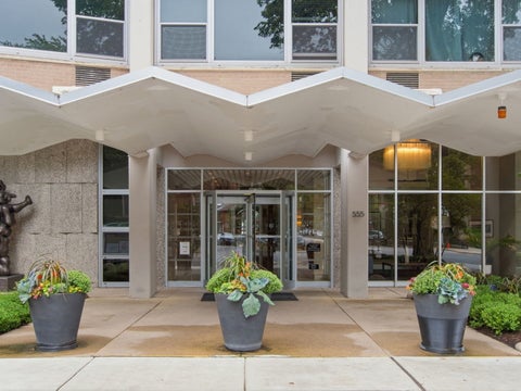 Tiny photo for 555 W Cornelia Avenue #1002, Chicago, IL 60657 (MLS # 12770986)