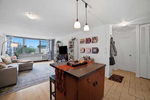 Tiny photo for 555 W Cornelia Avenue #1002, Chicago, IL 60657 (MLS # 12770986)