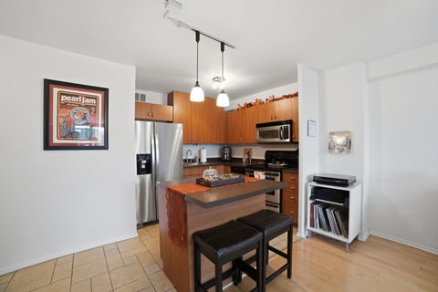 Tiny photo for 555 W Cornelia Avenue #1002, Chicago, IL 60657 (MLS # 12770986)