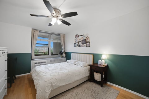 Tiny photo for 555 W Cornelia Avenue #1002, Chicago, IL 60657 (MLS # 12770986)
