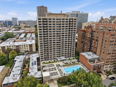 Tiny photo for 555 W Cornelia Avenue #1002, Chicago, IL 60657 (MLS # 12770986)