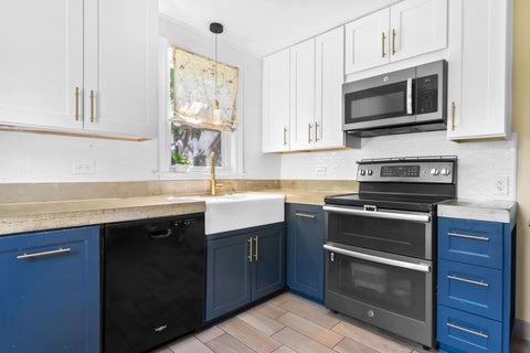 Tiny photo for 292 E Burlington Street, Riverside, IL 60546 (MLS # 12682693)