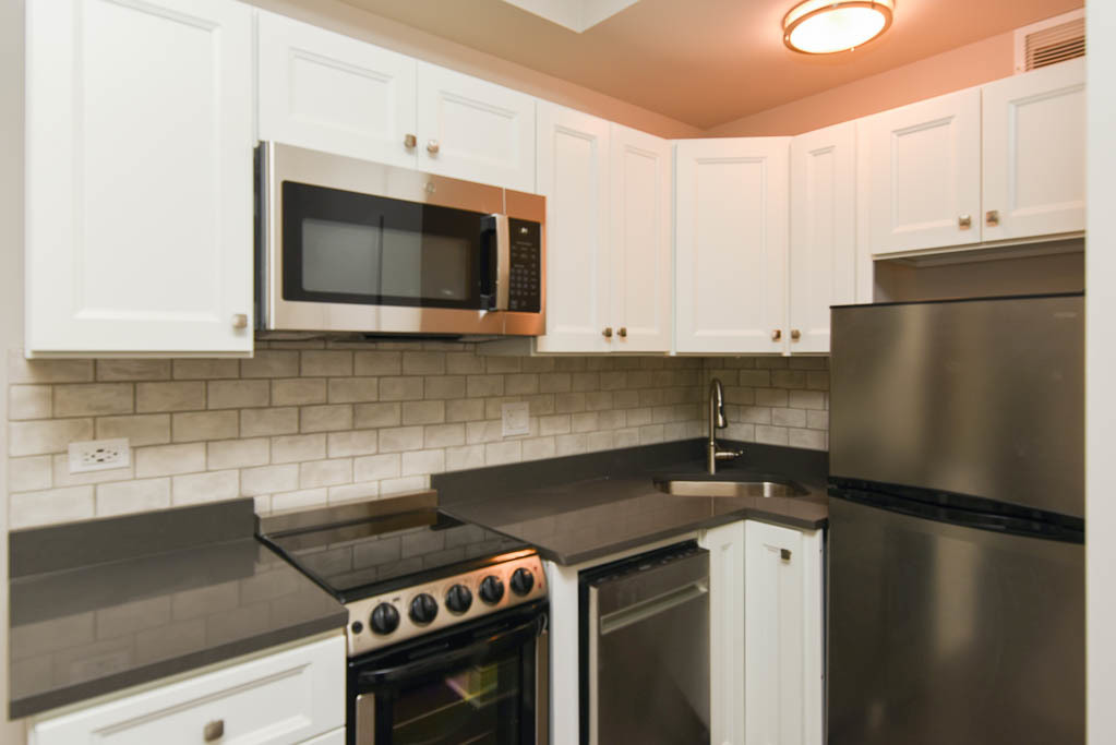640 W WRIGHTWOOD Avenue 208