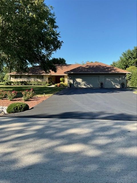 Tiny photo for 68 Oak Creek Drive, Yorkville, IL 60560 (MLS # 12568780)