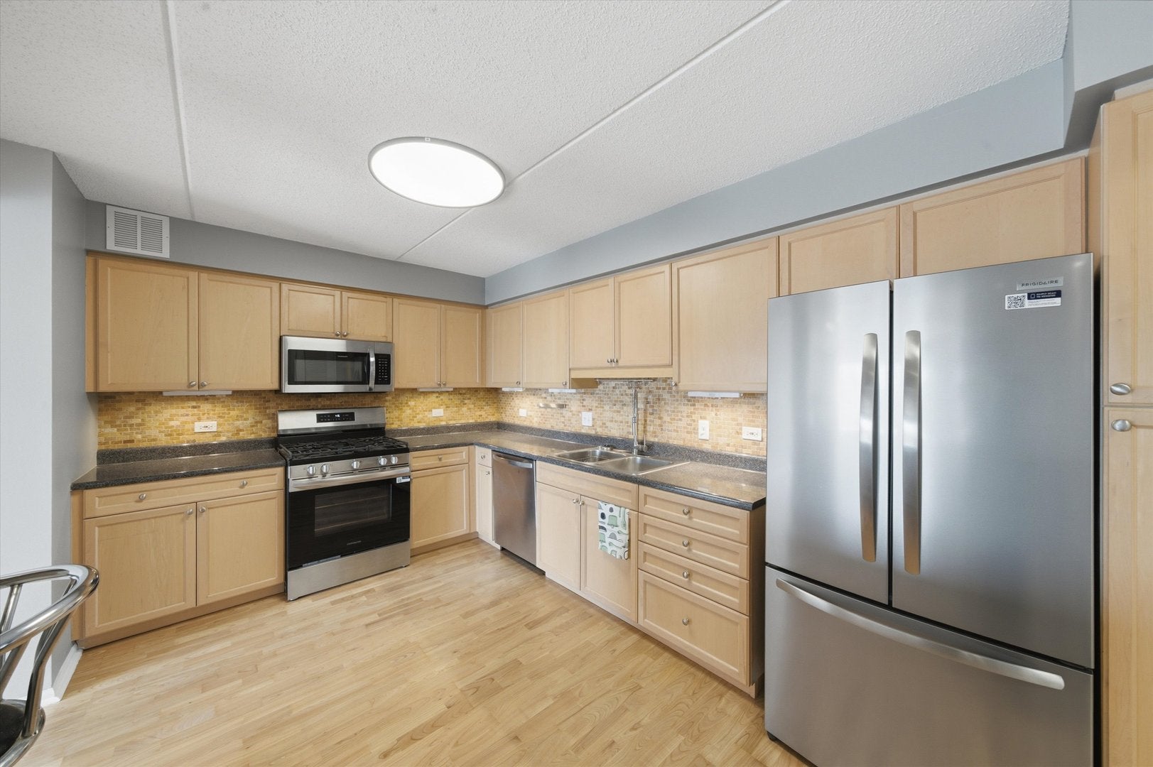 6807 N Milwaukee Avenue 405