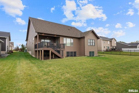 Tiny photo for 1422 Racine Court, Davenport, IA 52804 (MLS # QC4268335)