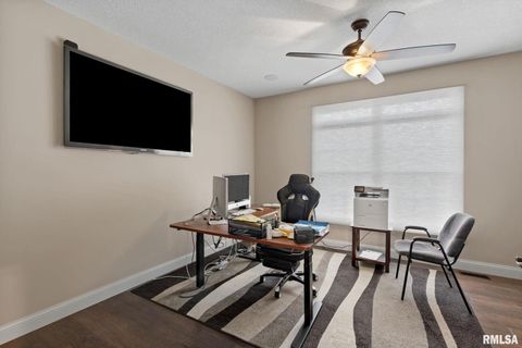 Tiny photo for 1422 Racine Court, Davenport, IA 52804 (MLS # QC4268335)