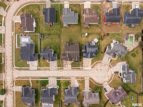 Tiny photo for 1422 Racine Court, Davenport, IA 52804 (MLS # QC4268335)