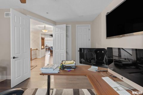 Tiny photo for 1422 Racine Court, Davenport, IA 52804 (MLS # QC4268335)