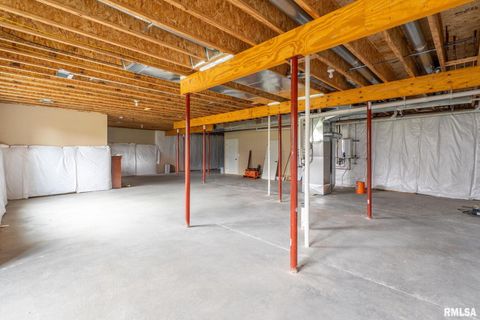 Tiny photo for 1422 Racine Court, Davenport, IA 52804 (MLS # QC4268335)