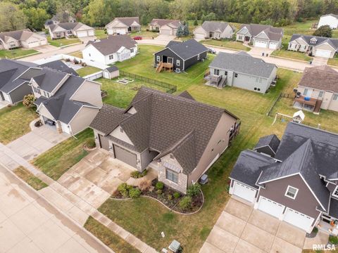 Tiny photo for 1422 Racine Court, Davenport, IA 52804 (MLS # QC4268335)