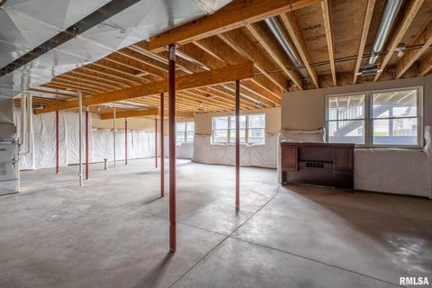 Tiny photo for 1422 Racine Court, Davenport, IA 52804 (MLS # QC4268335)