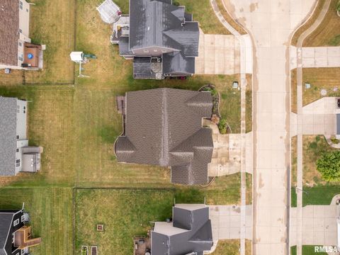 Tiny photo for 1422 Racine Court, Davenport, IA 52804 (MLS # QC4268335)