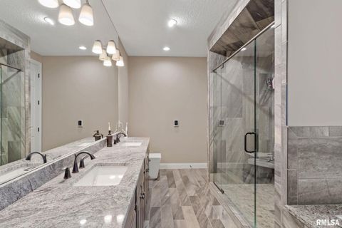 Tiny photo for 1422 Racine Court, Davenport, IA 52804 (MLS # QC4268335)