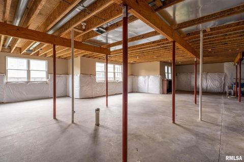 Tiny photo for 1422 Racine Court, Davenport, IA 52804 (MLS # QC4268335)