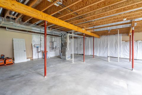 Tiny photo for 1422 Racine Court, Davenport, IA 52804 (MLS # QC4268335)