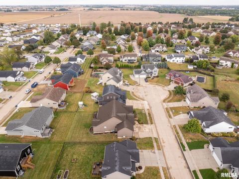 Tiny photo for 1422 Racine Court, Davenport, IA 52804 (MLS # QC4268335)