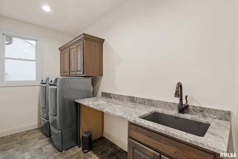 Tiny photo for 1422 Racine Court, Davenport, IA 52804 (MLS # QC4268335)