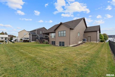 Tiny photo for 1422 Racine Court, Davenport, IA 52804 (MLS # QC4268335)