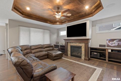 Tiny photo for 1422 Racine Court, Davenport, IA 52804 (MLS # QC4268335)