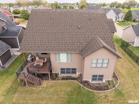 Tiny photo for 1422 Racine Court, Davenport, IA 52804 (MLS # QC4268335)