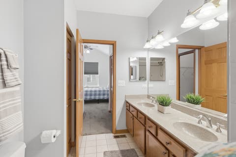 Tiny photo for 5560 Cambridge Way, Hanover Park, IL 60133 (MLS # 12732207)