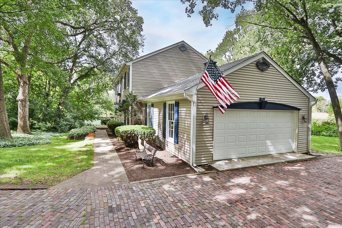 547 Lakeview Court