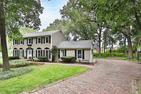 Tiny photo for 547 Lakeview Court, Bartlett, IL 60103 (MLS # 12445201)