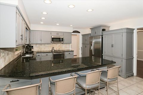 Tiny photo for 547 Lakeview Court, Bartlett, IL 60103 (MLS # 12445201)