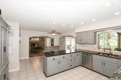 Tiny photo for 547 Lakeview Court, Bartlett, IL 60103 (MLS # 12445201)