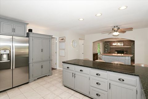 Tiny photo for 547 Lakeview Court, Bartlett, IL 60103 (MLS # 12445201)