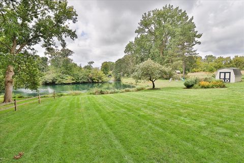 Tiny photo for 547 Lakeview Court, Bartlett, IL 60103 (MLS # 12445201)