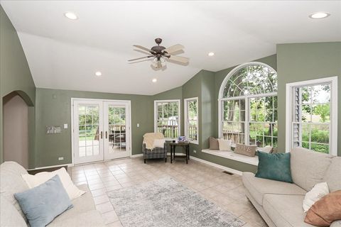 Tiny photo for 547 Lakeview Court, Bartlett, IL 60103 (MLS # 12445201)