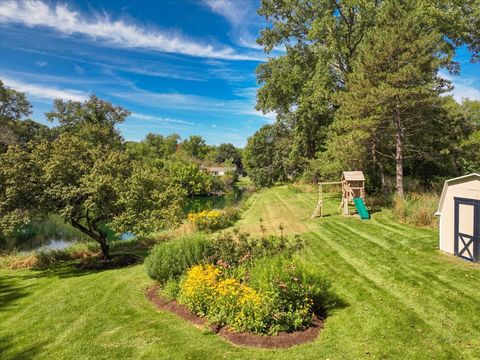 Tiny photo for 547 Lakeview Court, Bartlett, IL 60103 (MLS # 12445201)