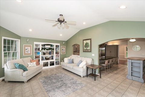 Tiny photo for 547 Lakeview Court, Bartlett, IL 60103 (MLS # 12445201)