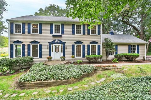 Photo of 547 Lakeview Court, Bartlett, IL 60103 (MLS # 12445201)