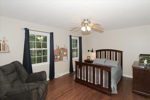 Tiny photo for 547 Lakeview Court, Bartlett, IL 60103 (MLS # 12445201)