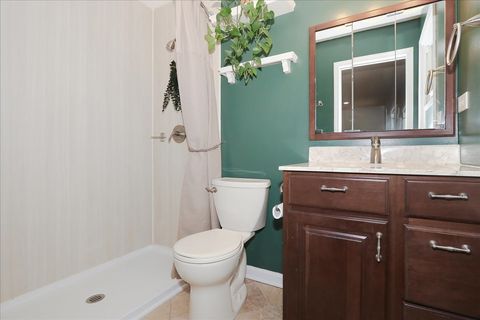 Tiny photo for 547 Lakeview Court, Bartlett, IL 60103 (MLS # 12445201)