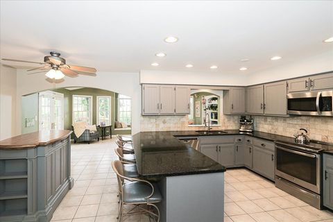 Tiny photo for 547 Lakeview Court, Bartlett, IL 60103 (MLS # 12445201)