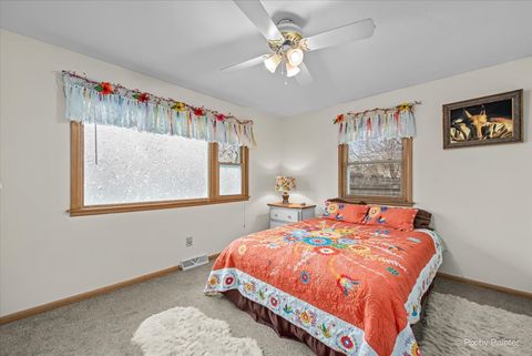 Tiny photo for 422 Princeton Drive, North Aurora, IL 60542 (MLS # 12617838)