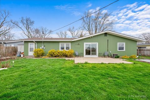 Tiny photo for 422 Princeton Drive, North Aurora, IL 60542 (MLS # 12617838)