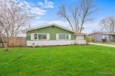 Tiny photo for 422 Princeton Drive, North Aurora, IL 60542 (MLS # 12617838)