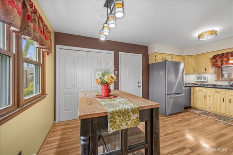 Tiny photo for 422 Princeton Drive, North Aurora, IL 60542 (MLS # 12617838)