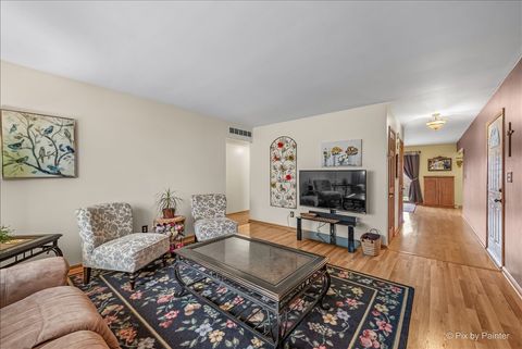 Tiny photo for 422 Princeton Drive, North Aurora, IL 60542 (MLS # 12617838)